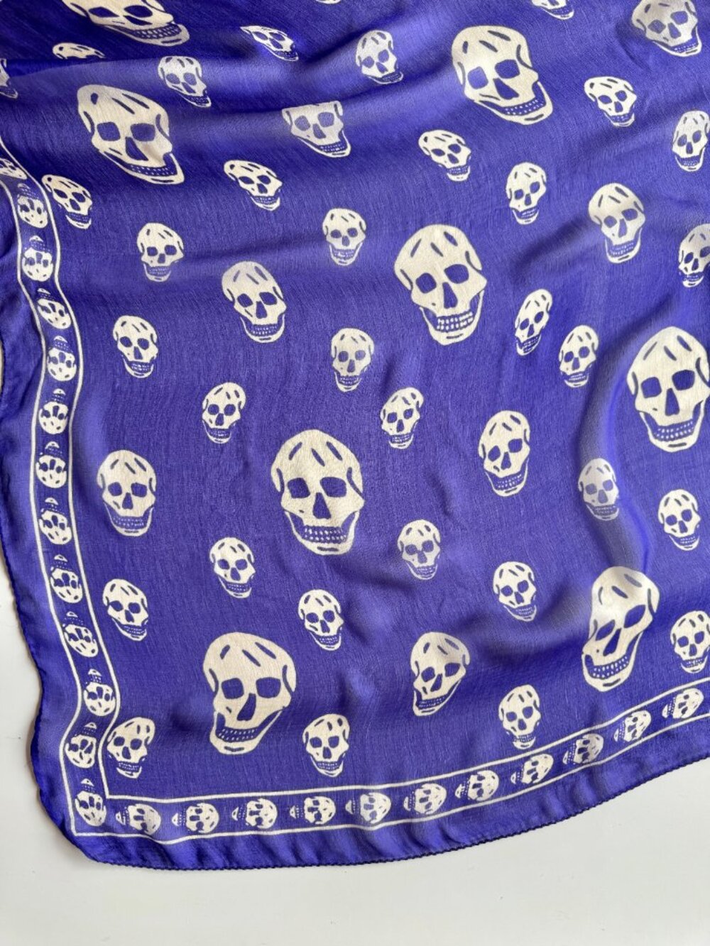 ALEXANDER MCQUEEN Skull Motif Purple Silk Chiffon Large Square Scarf - Picture 6 of 14